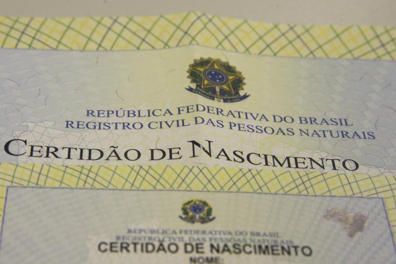 Alteração do nome e gênero no registro de nascimento pode ser feita diretamente no cartório