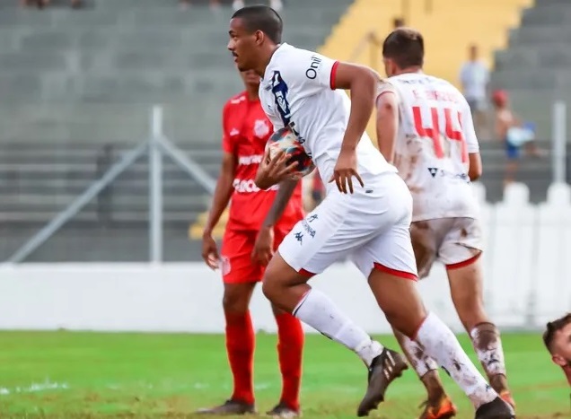 Zagueiro Lucão garantiu o empate por 1 a 1 do Grêmio em Capivari nos minutos finais do 2º tempo