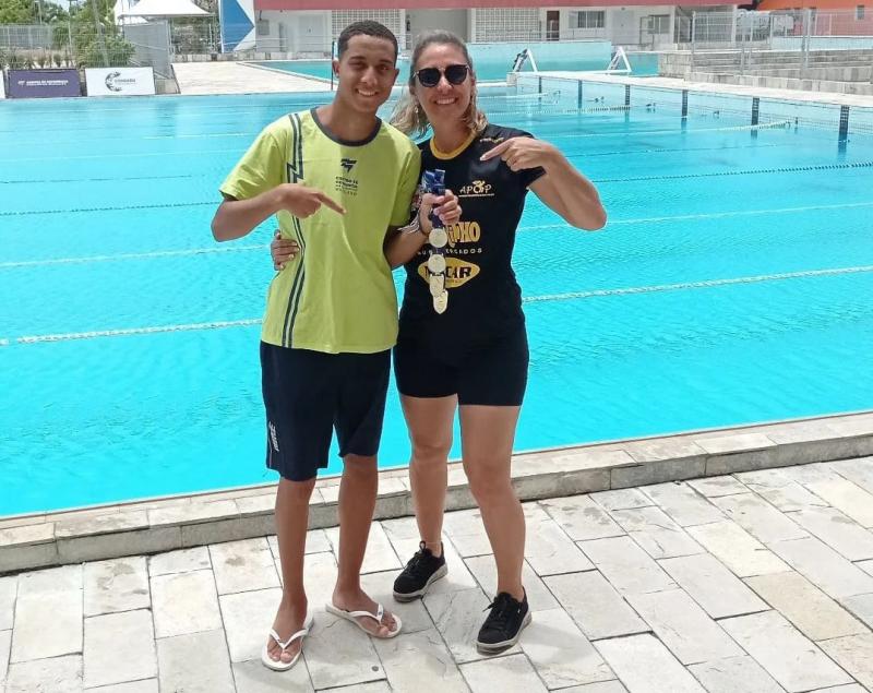 Gabriel e sua técnica Micheline Cardoso Pereira