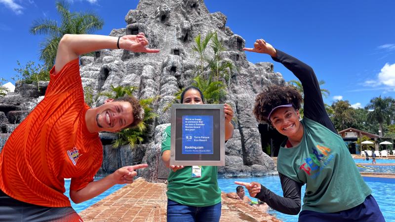 Equipe de recreação do Terra Parque comemorando mais essa conquista