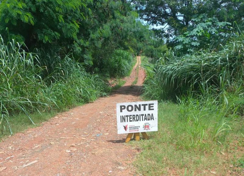 Pontes rurais que sofreram danos foram interditadas e sinalizadas