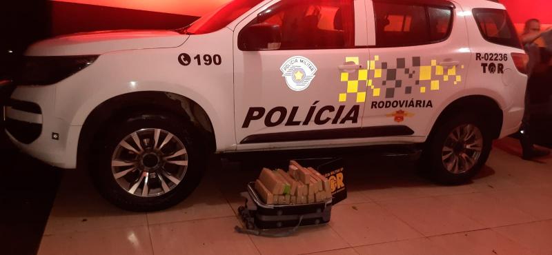 Maconha apreendida durante fiscalização da polícia, na SP-270, em Venceslau, totalizou 15,1 kg