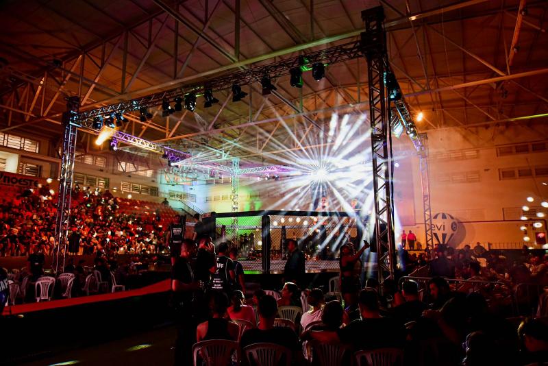 Ginásio de Esportes do campus 1 da Unoeste ficou lotado com o Fight Pro Championship 