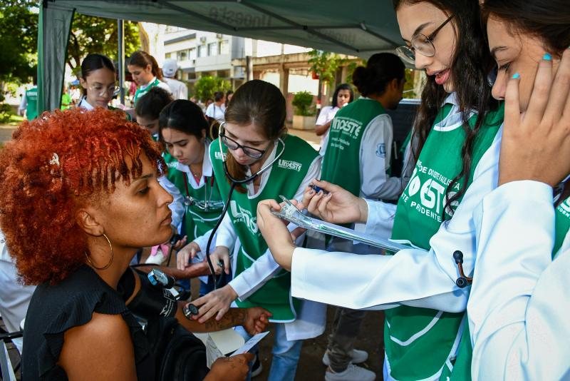 Thais Raquel, moradora do Brasil Novo: aferição da pressão arterial