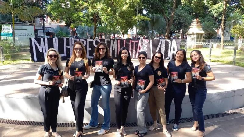 Em Prudente, policiais civis participaram de ato na Praça Nove de Julho, em conjunto com a Rede Mulher