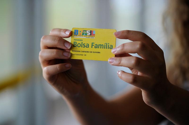 Pagamentos do novo Bolsa Família têm início neste mês