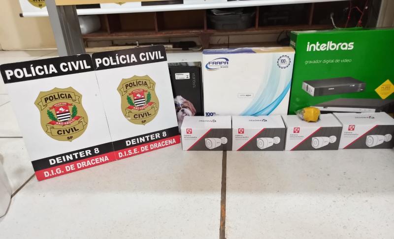 Objetos apreendidos foram encaminhados para a delegacia de polícia local para investigações futuras