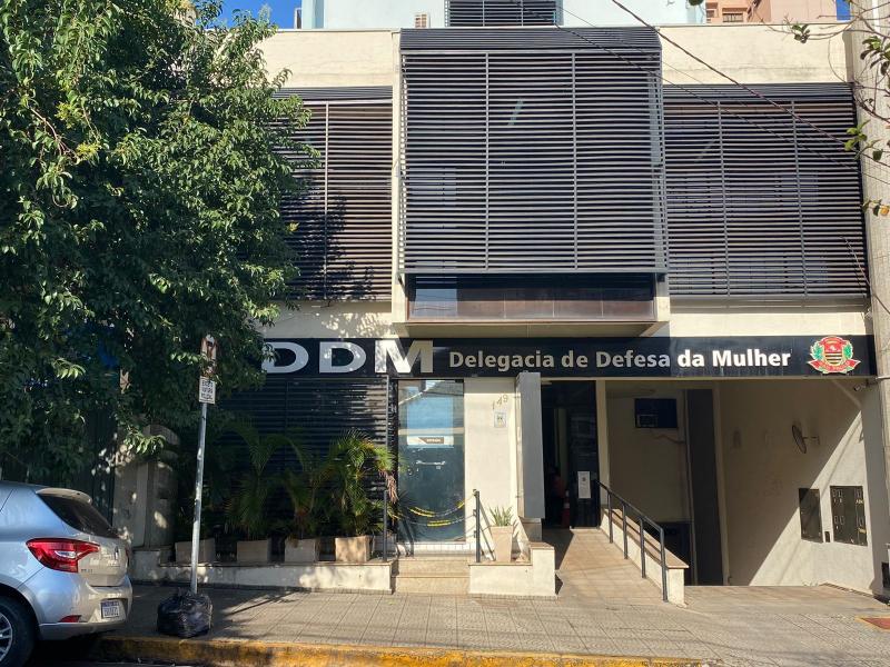 DDM de Presidente Prudente está localizada na Rua José Dias Cintra, 149, na Vila Ocidental; o telefone é (18) 3908-7660; para denúncia casos de violência doméstica ligue 180 ou 181