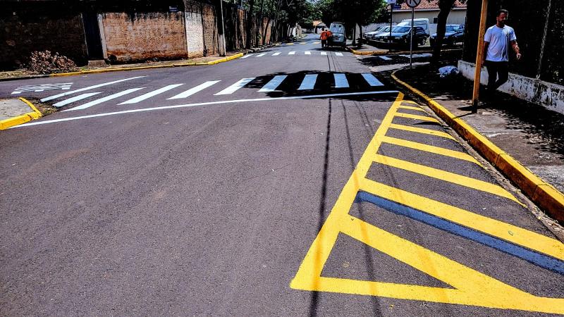 Divisão Municipal de Trânsito de Pirapozinho intensifica trabalhos de repintura e melhoria na sinalização de trânsito
