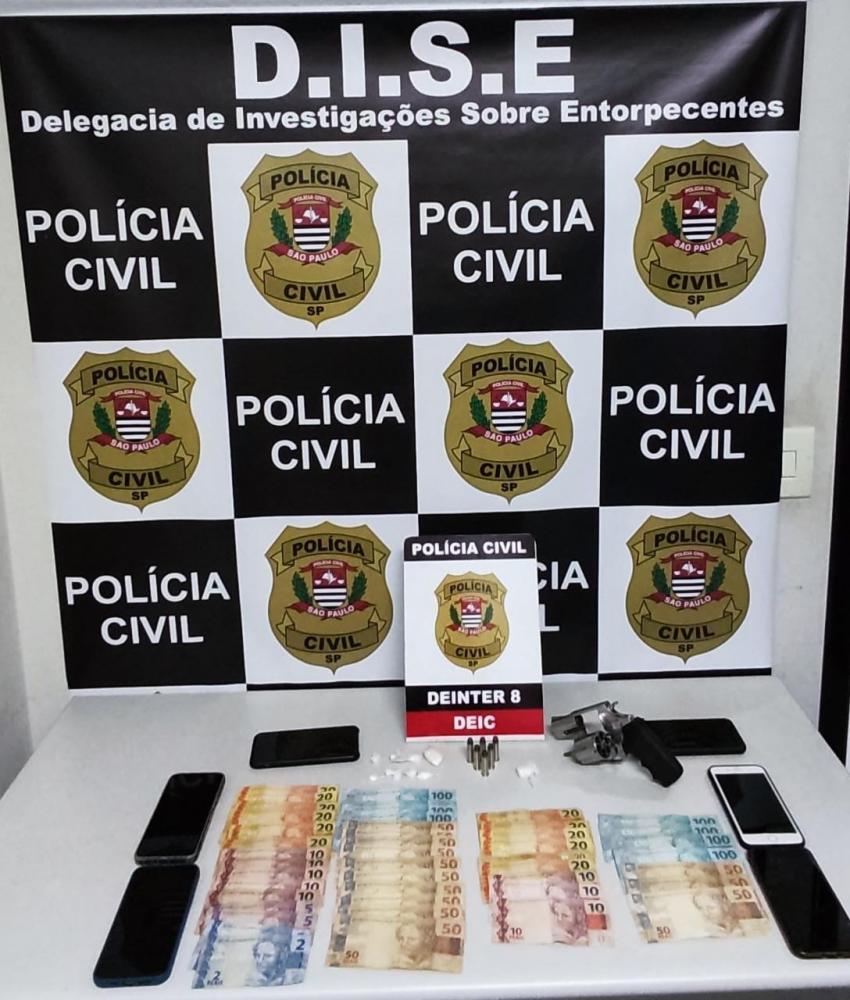 Na residência do suspeito, polícia encontrou arma de fogo calibre .38, com numeração raspada e seis cartuchos íntegros