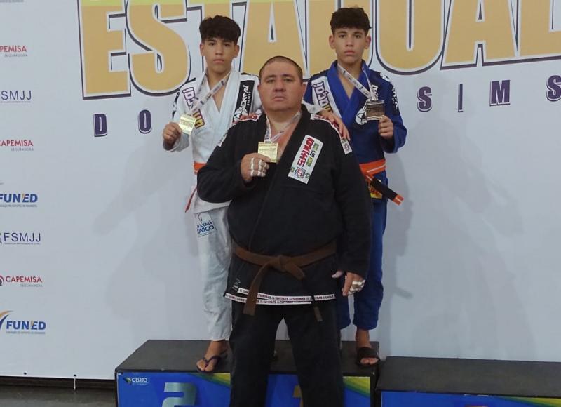 Pai e filhos voltaram de Dourados (MS) com medalhas