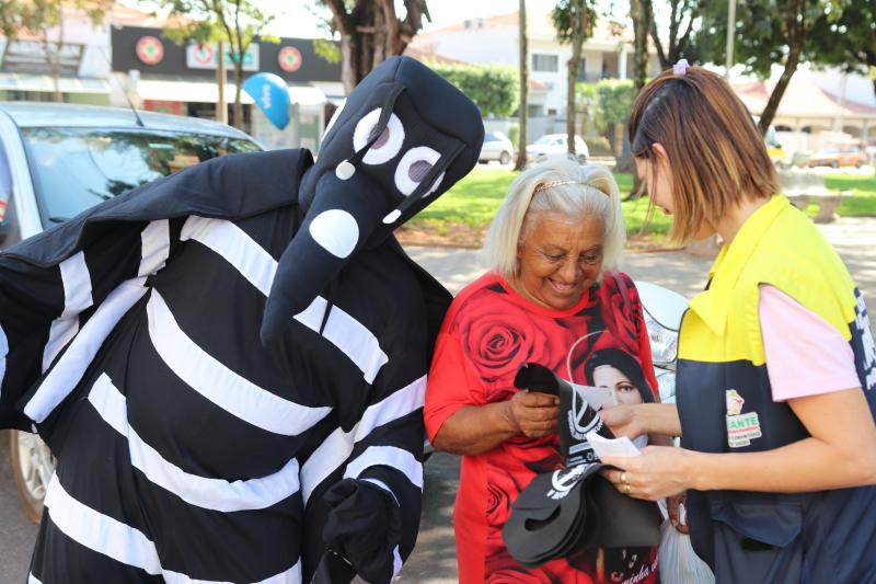 Ação objetivou conscientizar a população sobre importância das ações contra o Aedes