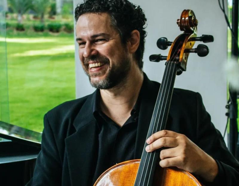 “Entre idas e vindas retornei como professor de violoncelo em 2013”, diz Julio Possette