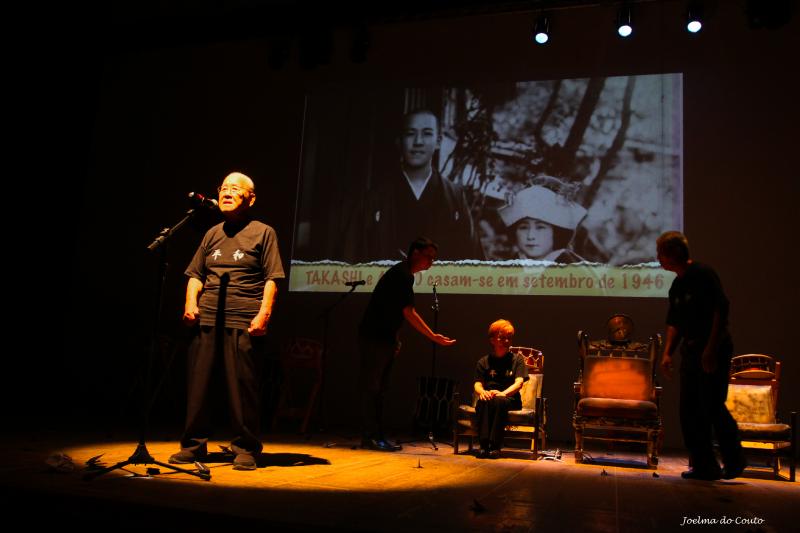 No palco, a história real de terror é vivida pelas próprias vítimas de Hiroshima