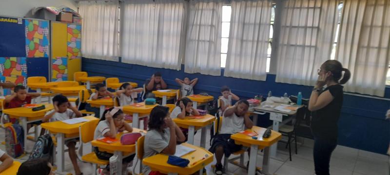 Interlocutora também promoveu uma dinâmica com seus alunos na Escola Municipal Deputado Castilho Cabral