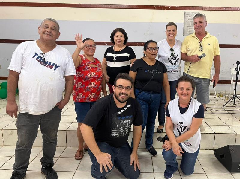 Roberta, ao fundo (camiseta branca) e parte da equipe sempre atuante nos eventos