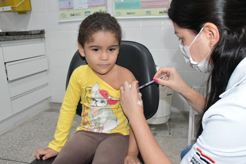 Imunização contra Covid-19 passa a ser oferecida em três unidades de saúde