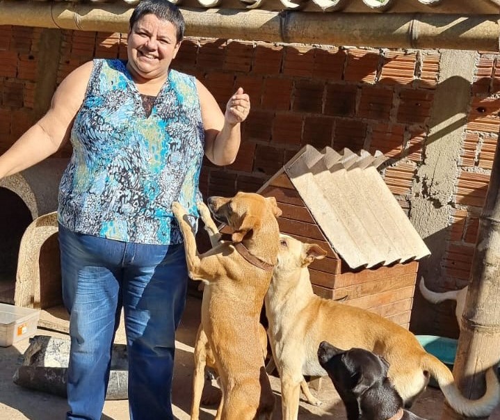 Objetivo é reverter toda a arrecadação para o Projeto Vira Lata, da cuidadora Silmara Oliveira