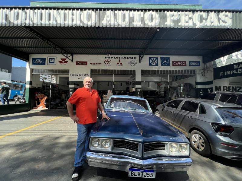 Antonio Carlos Ruiz e o Dodge, marca que simbolizou seu espírito empreendedor: em 1983 ele criou uma empresa para atender o mercado de reposição de peças para os primeiros caminhões a álcool do brasil