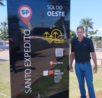 Placas indicativas e o prefeito Nenê Bettio