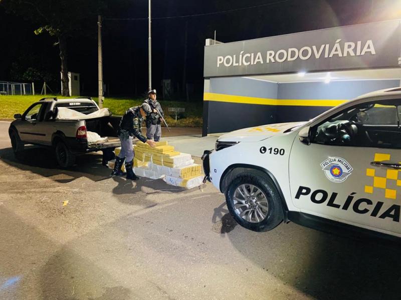 Durante vistoria veicular, policiais rodoviários encontraram 348 tabletes de maconha