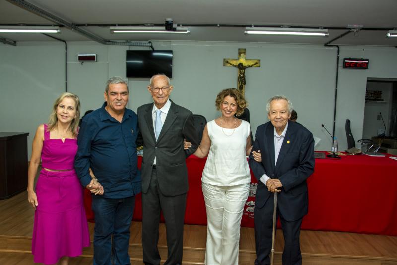 Tânia Almeida, Freixo, Benjamin, ao receber o título de Cidadão Prudentino, a filha Vanessa Resende e Altino Correia