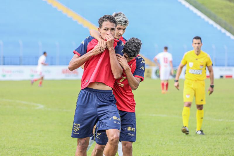 Com a vitória por 4 a 0 no Sub-17, Grêmio foi 19 pontos na liderança do grupo 2 do Paulista da categoria