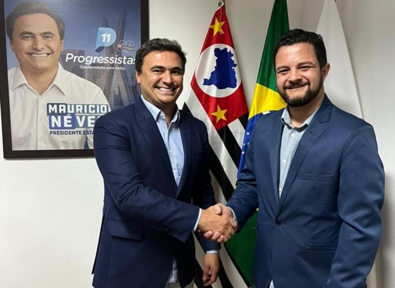 Roger Gasques, prefeito de Álvares Machado (à dir.), ao lado do presidente estadual do PP, Maurício Neves