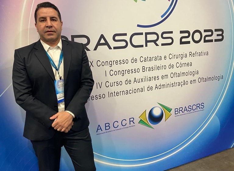 OFTALMOLOGISTA CLAUDIO VIEIRA, DO HOSPITAL VISARE, NO CONGRESSO BRASILEIRO DE CATARATA E CIRURGIA REFRATIVA, ONTEM, NO TRANSAMÉRICA EXPO CENTER, EM SÃO PAULO