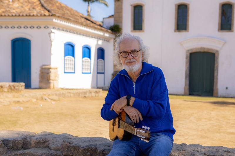 Natural de Santos, cantor, compositor e músico brasileiro já lançou mais de 20 discos