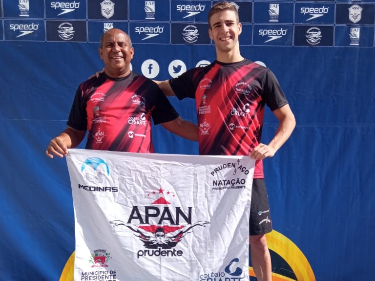 Técnico Pepe e seu atleta Lucas Tribsti em Bauru (SP)