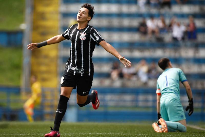 Com o manto do Timão Sub-17, Beto está na disputa do Campeonato Paulista de categoria 