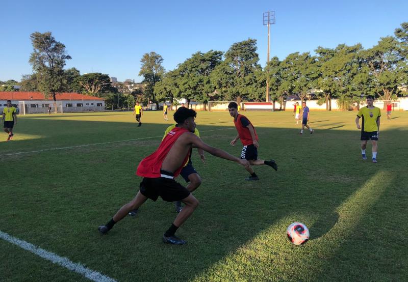 Equipe de futebol masculino é uma das representantes da cidade na competição