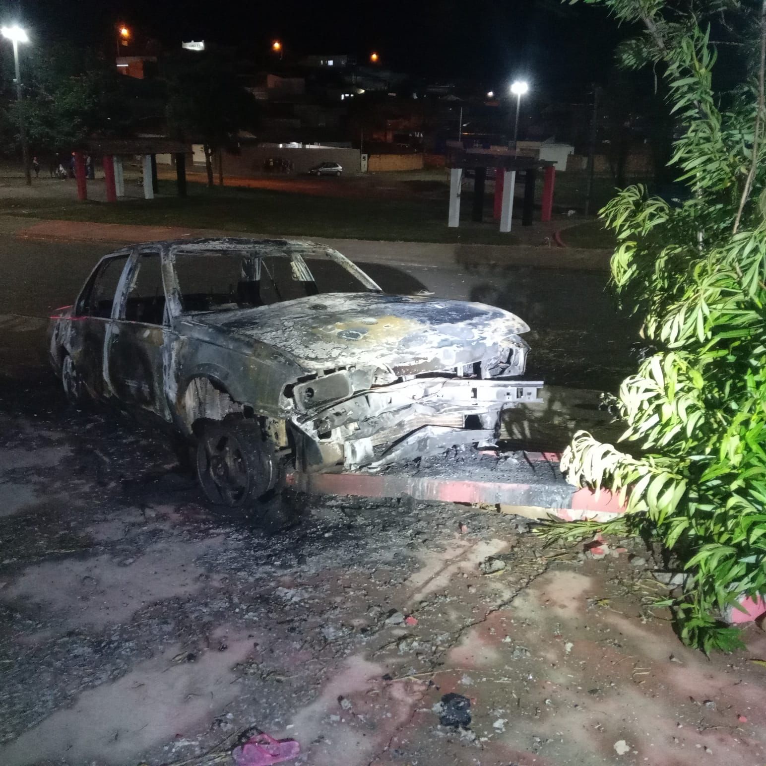 Carro dirigido pelo indiciado foi incendiado