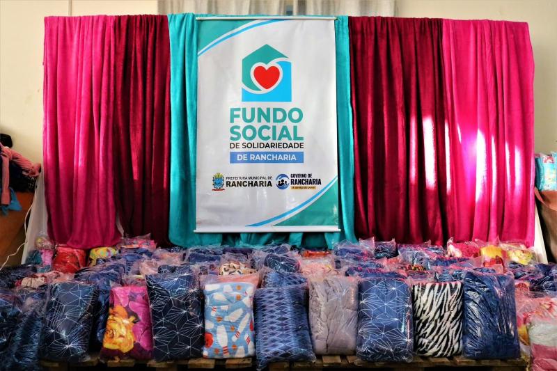 Campanha do Agasalho de Rancharia arrecadou roupas e mantas que vão ser entregues às famílias cadastradas na Secretaria de Assistência Social