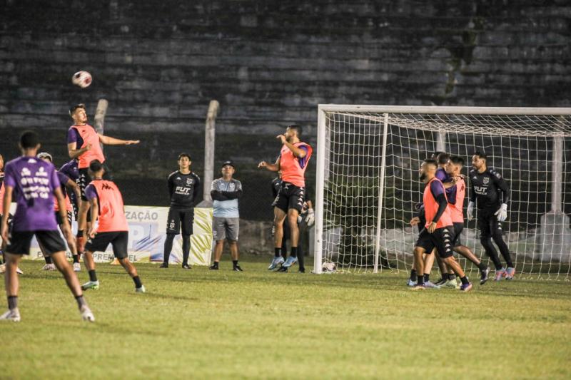 Na quarta-feira, Grêmio Prudente realizou treino noturno no Prudentão