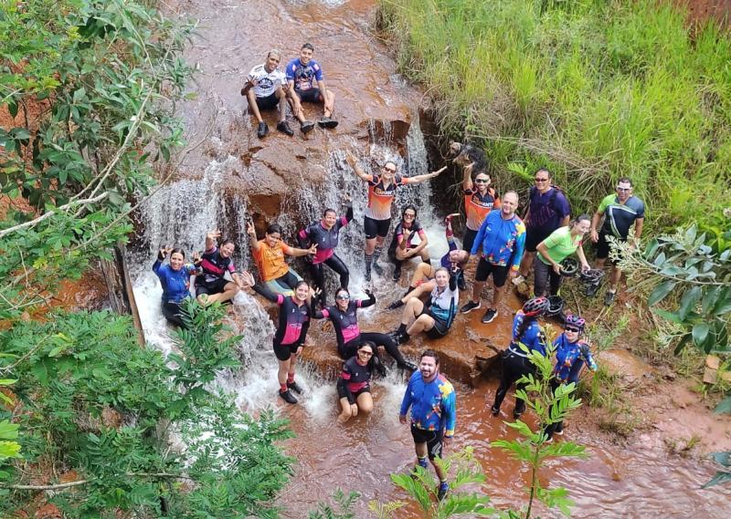 Banho de cachoeira durante passeio ciclístico é uma atração mais que esperada