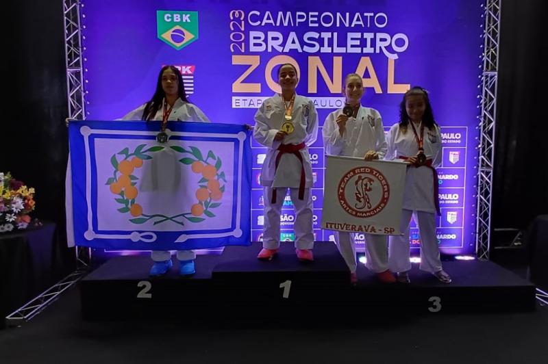 Maria Eduarda conquistou duas medalhas, uma prata e um bronze