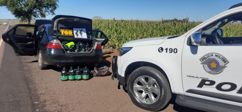 No interior do porta-malas do veículo, equipe também localizou dois revolveres calibre 38 