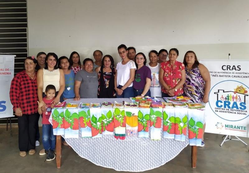 Participantes aprenderam técnicas de pintura em pano de prato, toalhas e tapetes