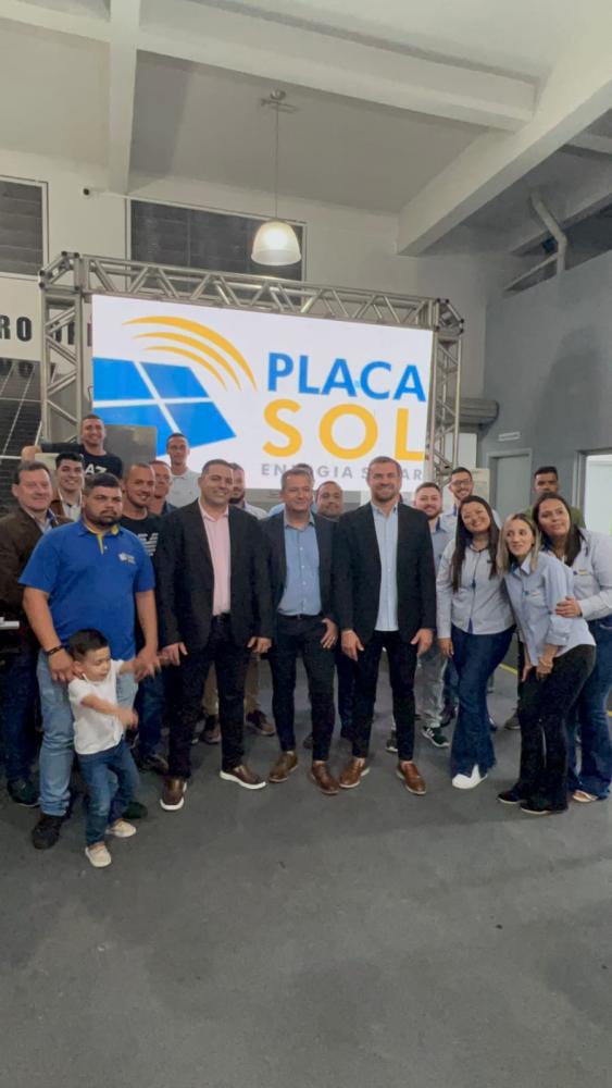 Equipe da Placa Sol comemorando mais um ano de atividades