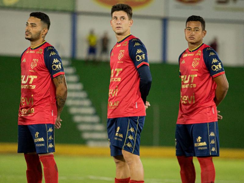 Cesinha, Rafinha e Luquinha antes do início do duelo ontem, contra o Mirassol B, pela 4ª rodada da Copa Paulista 