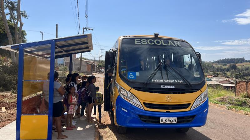 Novos pontos de ônibus em Iepê têm estrutura metálica e cobertura