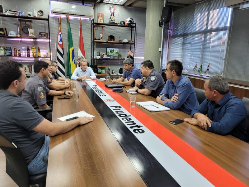 Prefeito se reuniu com representantes da Polícia Militar para discutir projeto de monitoramento