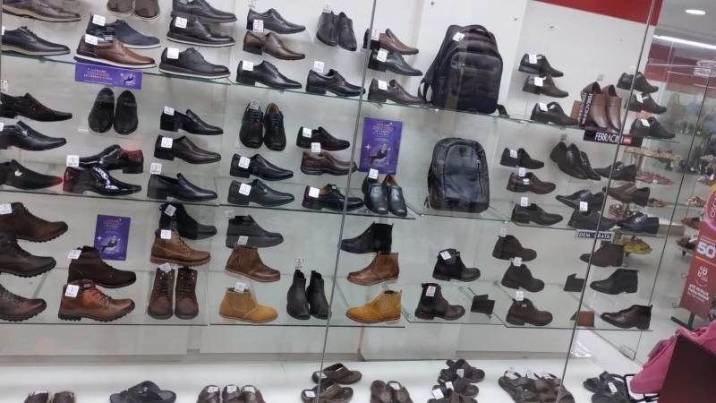 Sapatos, bolsas, tênis e sandálias são opções de presente