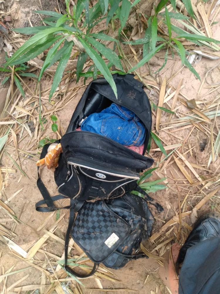 Equipes encontraram mochila contendo roupas e pertences da criança