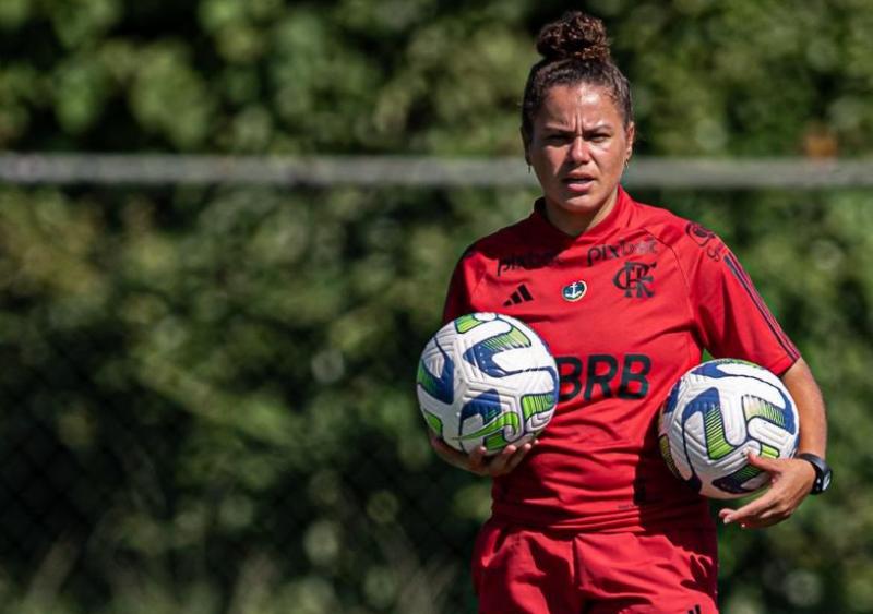 Atualmente, Thays Guimarães é auxiliar técnica no futebol feminino do Flamengo