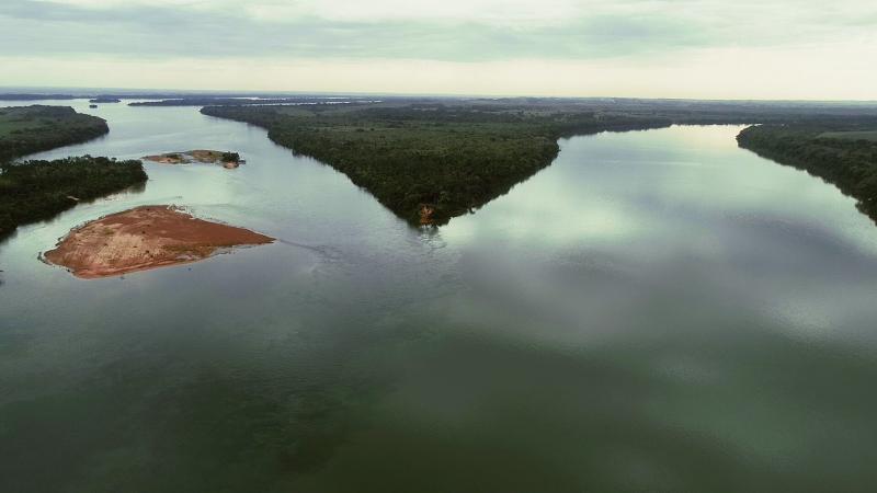 Ponto de encontro das águas dos rios Paraná e Paranapanema