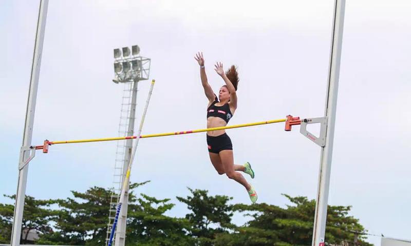 Luíza iniciou no atletismo na pandemia e em fevereiro foi para Santo André