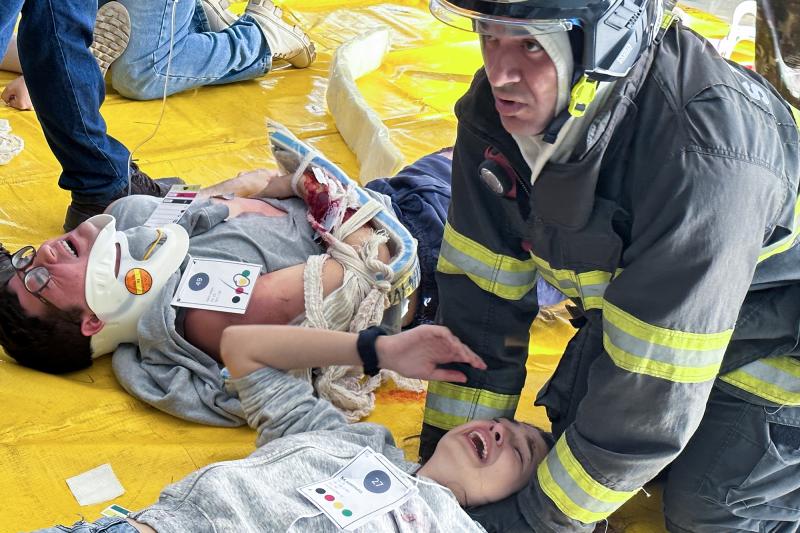 Simulação resultou no atendimento a 70 feridos, entre leves, graves e gravíssimos; objetivo foi treinar equipes de resgate e instituições diversas